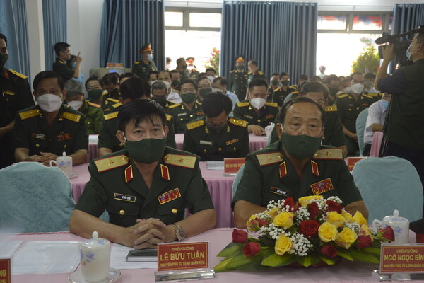 Các đại biểu dự Lễ kỷ niệm 20 năm Ngày Truyền thống Bệnh viện Quân dân y miền Đông.