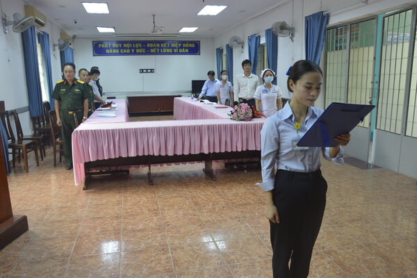 Đồng chí Thái Thị Thúy đã đọc lời tuyên thệ.